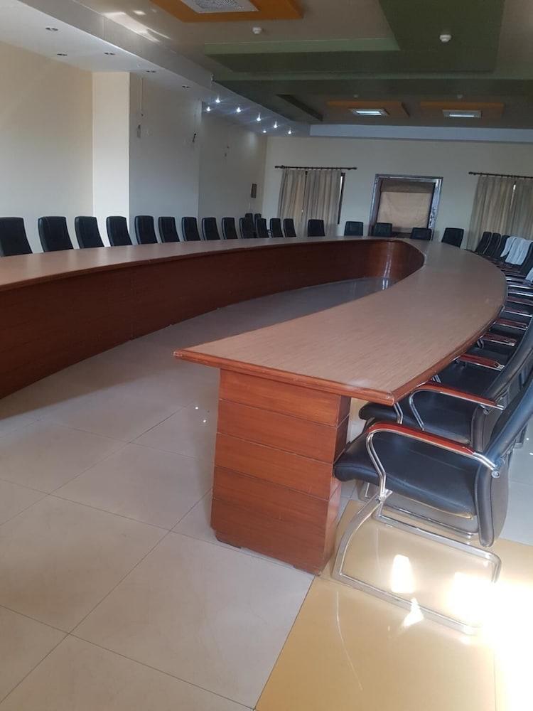 Chandīgarh Hotel Park Inn מראה חיצוני תמונה